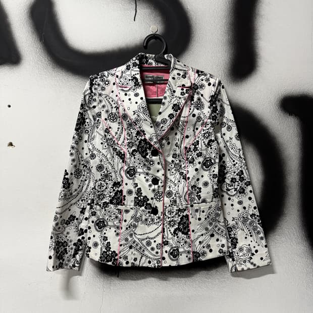 Clove vs Cloves 핑크 스티치 디테일 페이즐리 풀 패턴 자켓