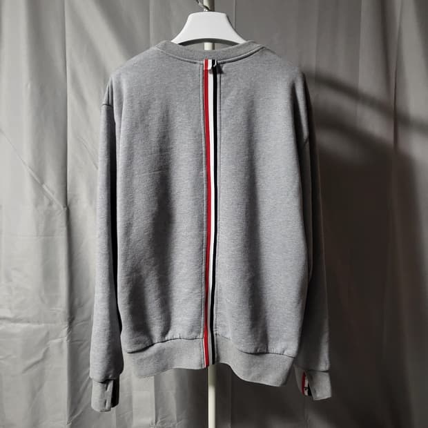 [새상품급]톰브라운 백삼선 맨투맨 4사이즈 그레이