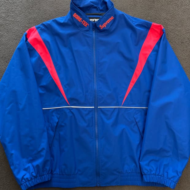 슈프림 고어텍스 바람막이 새상품급 처분 