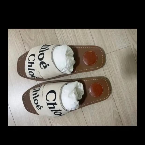 끌로에 우디 슬리퍼 뮬 플랫