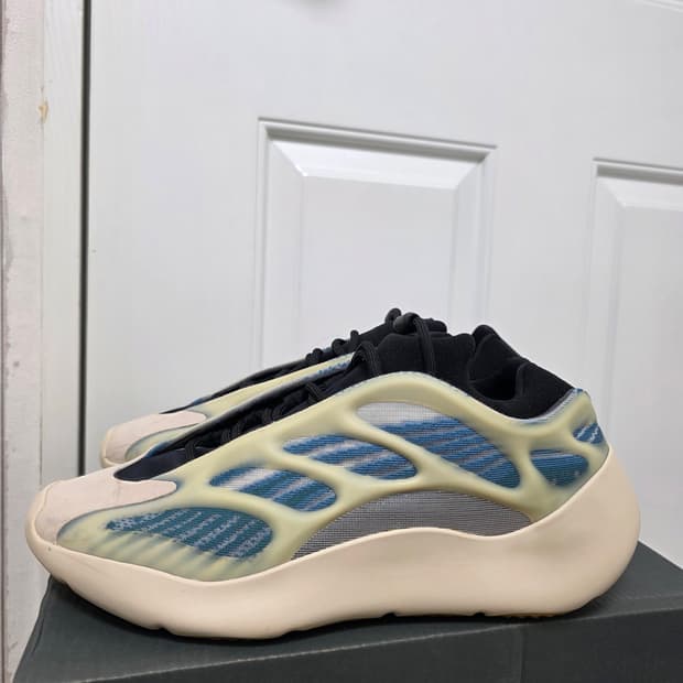 아디다스 이지 700 V3 카이아나이트 285 칸예 신발
