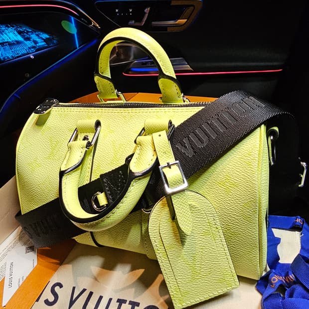 루이비통 타이가 키폴25 반둘리에 레몬형광 신형 26ss