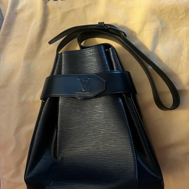 루이비통 에삐 삭데폴 PM