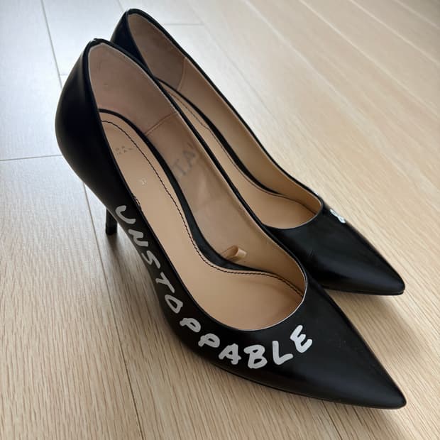 ZARA 그래피티 포인트 힐🖤 (비비안웨스트우드 감성)🖤