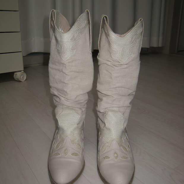 화이트 웨스턴 부츠 235