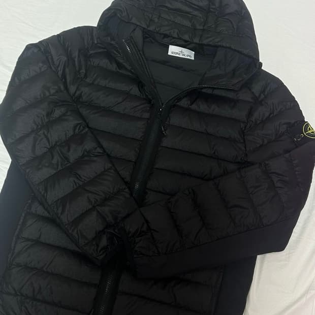 새상품 스톤아일랜드 경량패딩