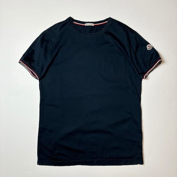 몽클레어 로고 와펜 삼선 반팔 티셔츠 PN9056