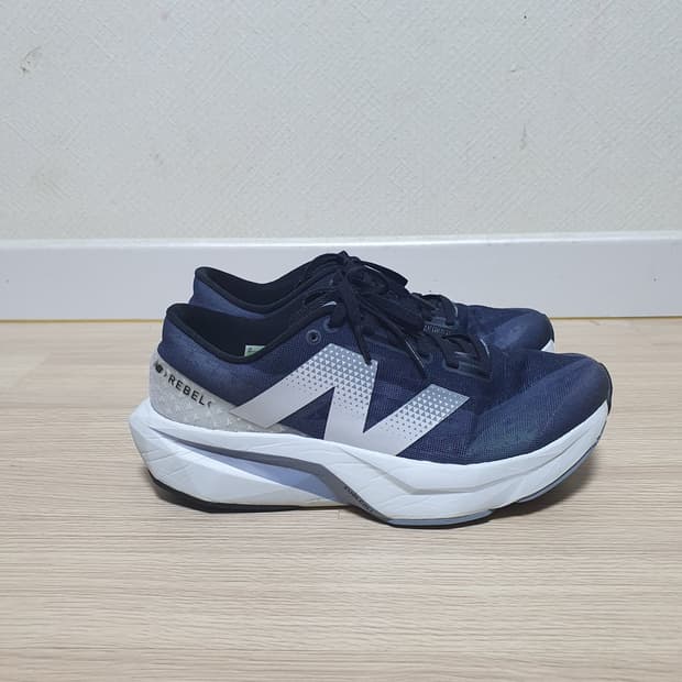 뉴발란스 퓨어셀 레벨 v4 러닝화 250