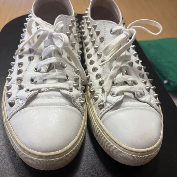 젠치 스터드 스니커즈260