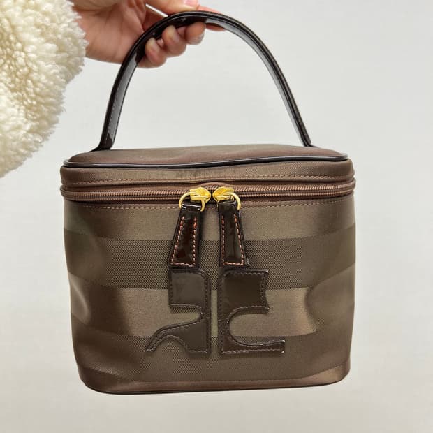 꾸레쥬 카키브라운 배니티 코스메틱백