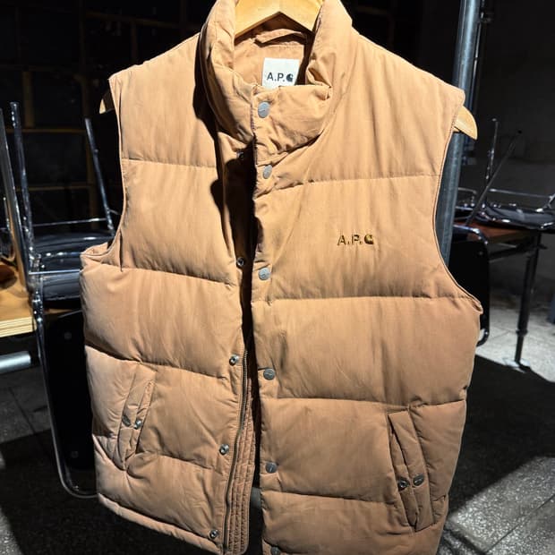 A.P.C 칼하트 다운 베스트