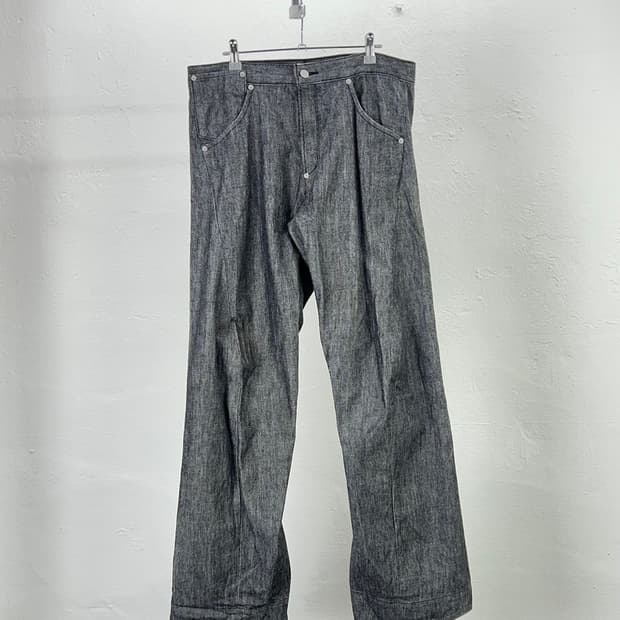 리바이스 엔지니어드 트위스티드 신치백 데님 팬츠