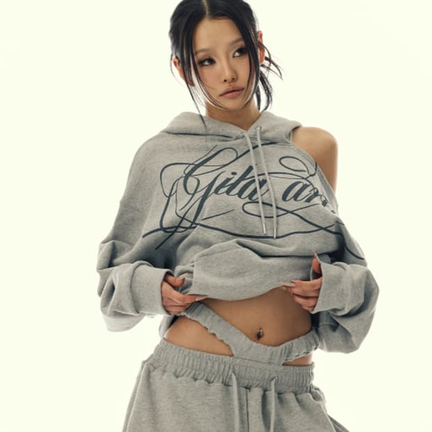길라아카이브 스크립트 레터링 원숄더 후드 그레이