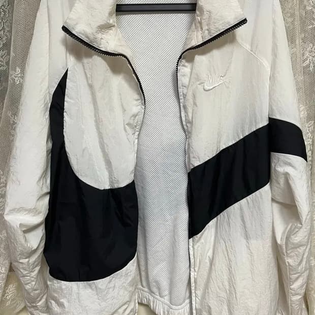 나이키 스우시 바람막이
