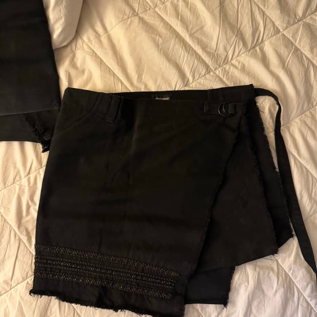 어태치먼트 아카이브 체인 랩 스커트 (os)