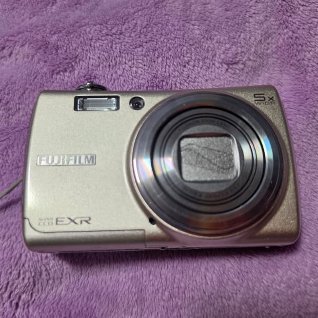 후지 파인픽스 F200exr팝니다.