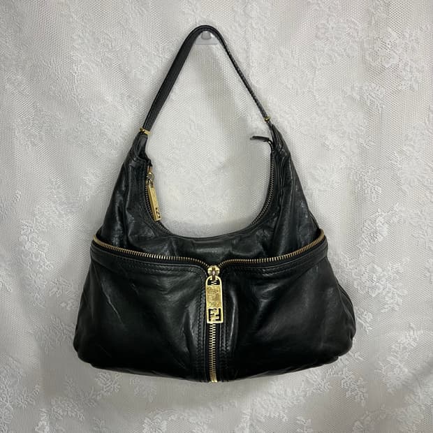 펜디 블랙 레더 호보백