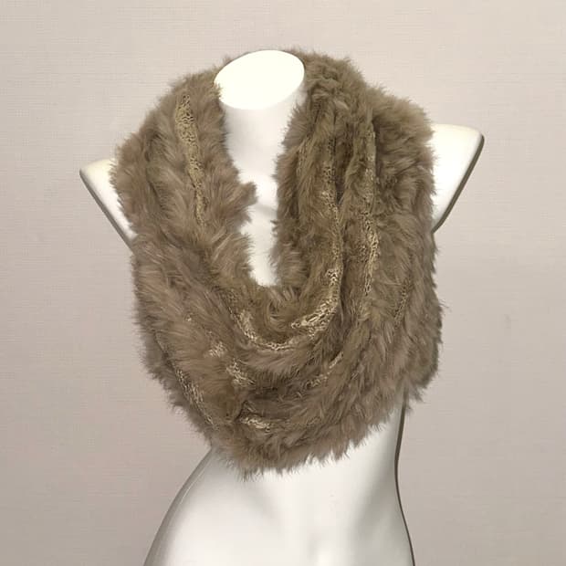 빈티지 베이지 퍼 니트 머플러 