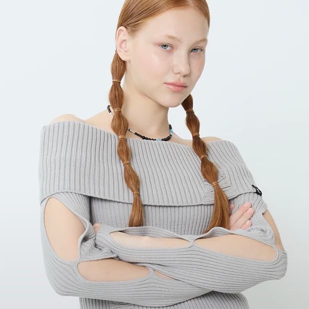 러브이즈트루 컷아웃 니트