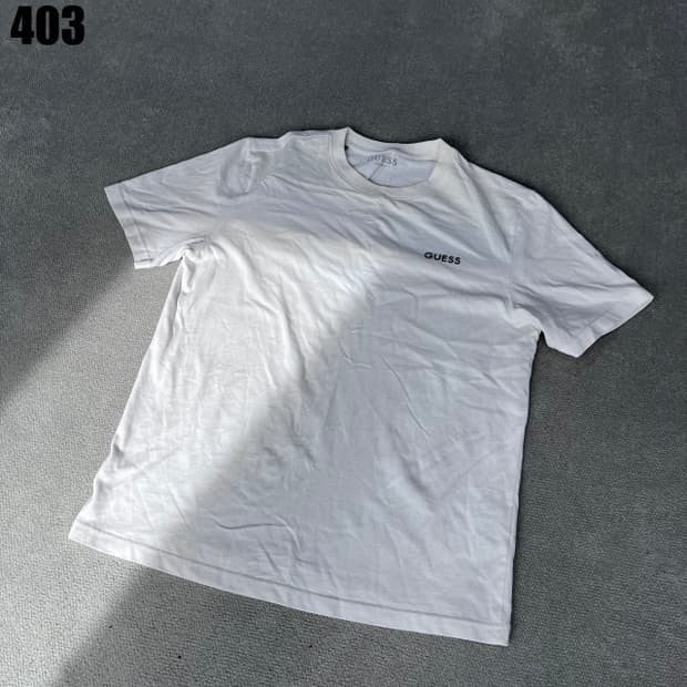 게스 화이트 반팔티 