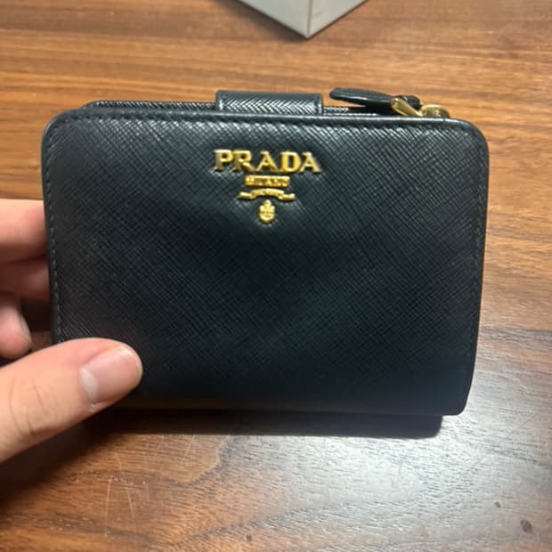 프라다 사파아노 여성용 반지갑 팝니다