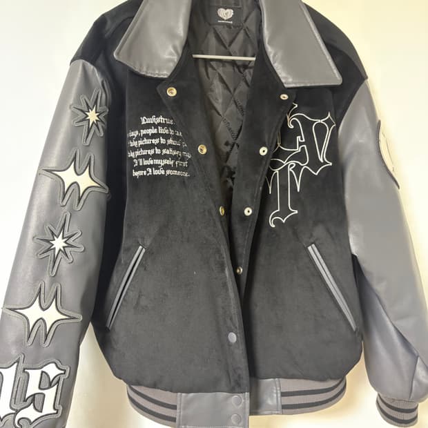 러브이즈트루 바시티 자켓 