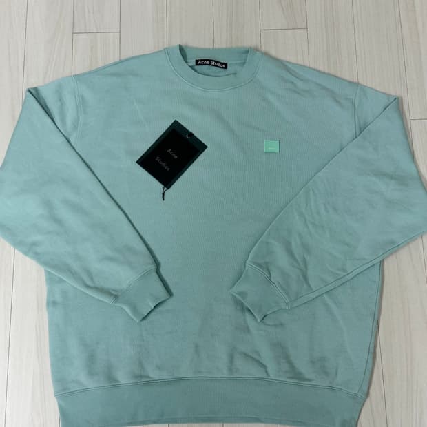 아크네 스튜디오 민트그린 페어뷰 맨투맨 판매합니다.