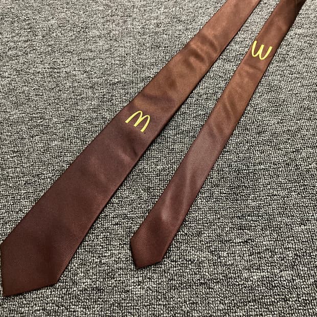 맥도날드 M 로고 브라운 넥타이 