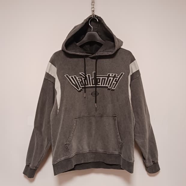 디미트리 블랙 피그먼트 아이덴티티 후드티셔츠