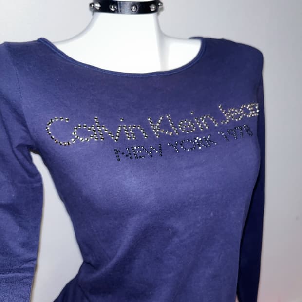 Calvin Klein 00‘s 큐빅 레터링 롱슬리브 xs