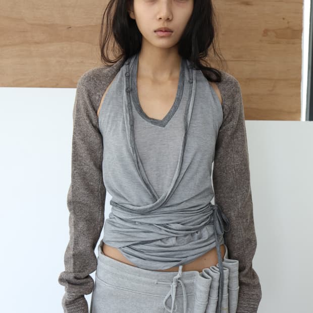 울리카상투스 HALTER WRAP SLEEVELESS (GREY)