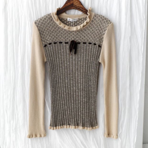 frill patch knit 