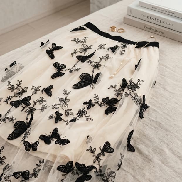 [새상품] 나비 자수 튤 롱 스커트