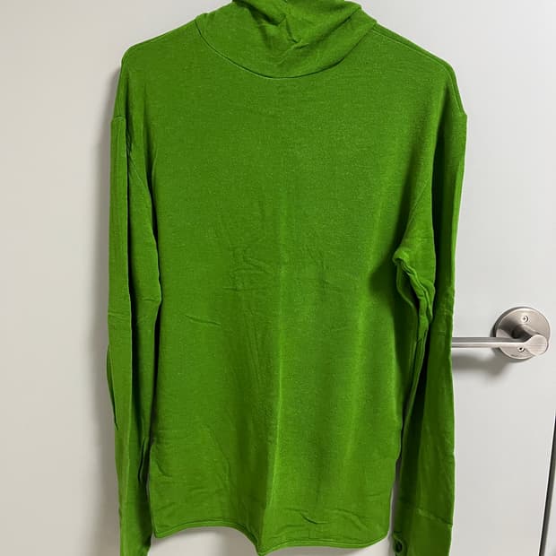 타일레 초록 후드 니트