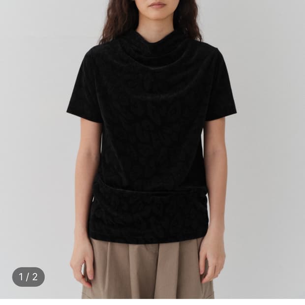 코르뷔 벨벳 드레이프 넥 탑(레오파드)