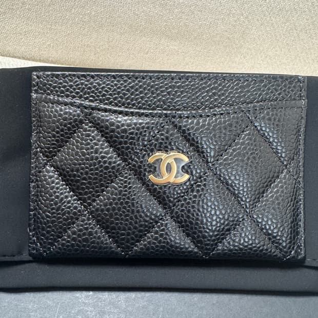 샤넬 클래식 캐비어 카드홀더 금장 새제품 AP0213