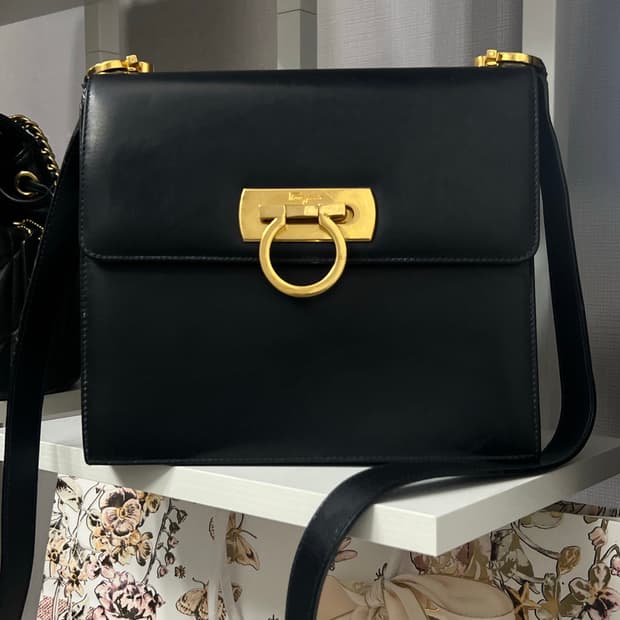 페라가모 간치니 크로스백