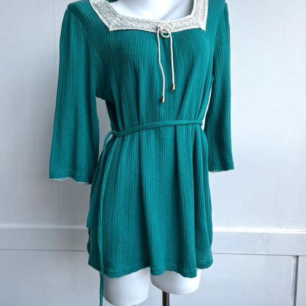 nacer mira 에메랄드 레이스 넥 니트 튜닉