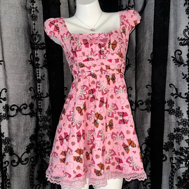 pink ribbon graphic lace dress