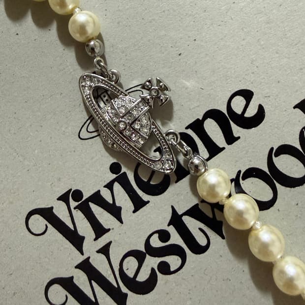 비비안 웨스트 우드 미니 초커 목걸이