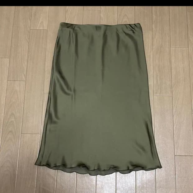 H&M 흐앤므 실크 슬립 스커트 (카키/올리브 컬러) 👗