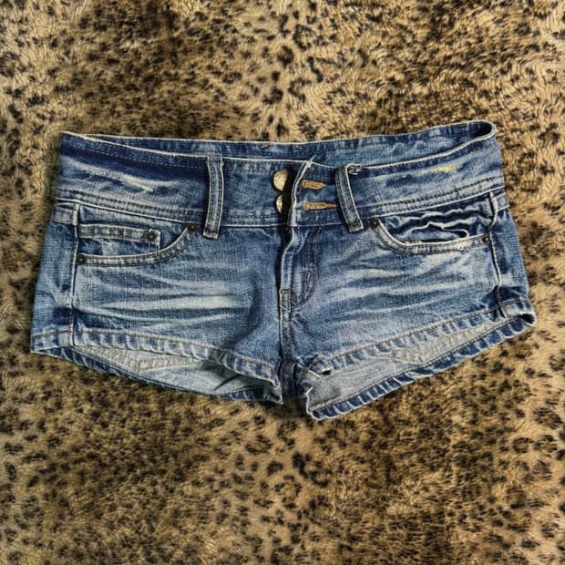 SWEET.B MICRO SHORTS 로우라이즈 반바지