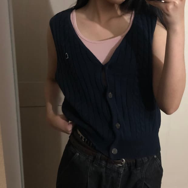 꼬모니노즈 버튼 니트 베스트 네이비