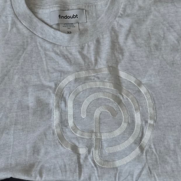 핀다웃 heart labyrinth 티셔츠 MELANGE GREY