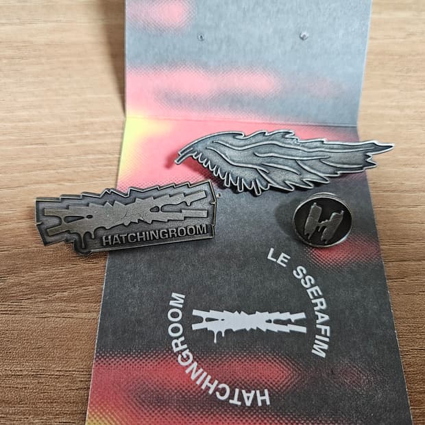 해칭룸 x르세라핌 핀 뱃지 set