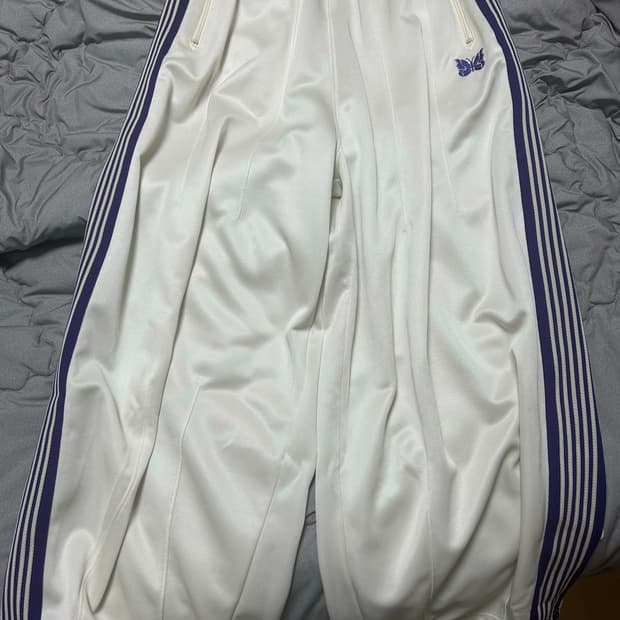 니들스 hd 트랙팬츠 폴리 스무스 아이스 화이트 (화이트 퍼플)