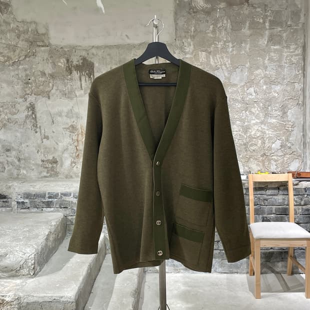 살바토레 페라가모 카키 사이드 포켓 울 버튼 가디건