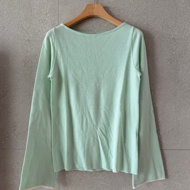 에잇세컨즈 민트색 긴팔 얇은 니트 보트넥