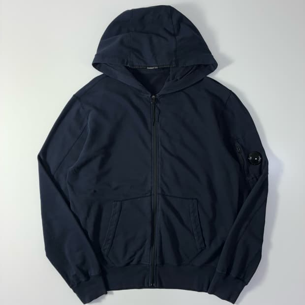 C.P. Company  씨피 컴퍼니 라이트 플리스 후드집업  