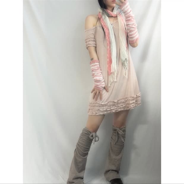 Unsharpen 사진 속 오프숄더 원피스 사신분…?